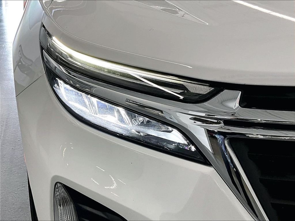 Used 2024 Summit White Chevrolet LT image 30