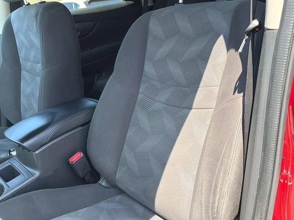 Used 2016 Cayenne Red Nissan SV image 29