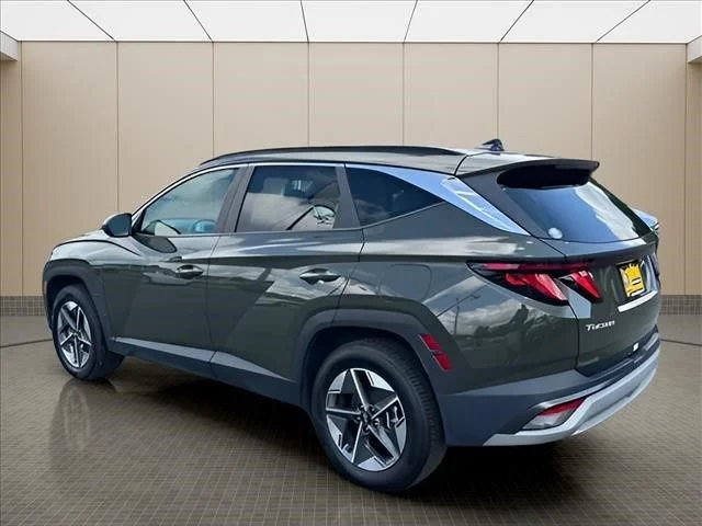 Used 2025 Green Hyundai SEL image 4