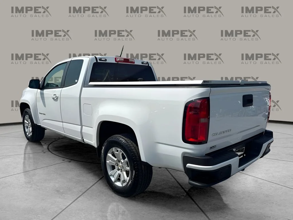 Used 2022 White Chevrolet LT image 2