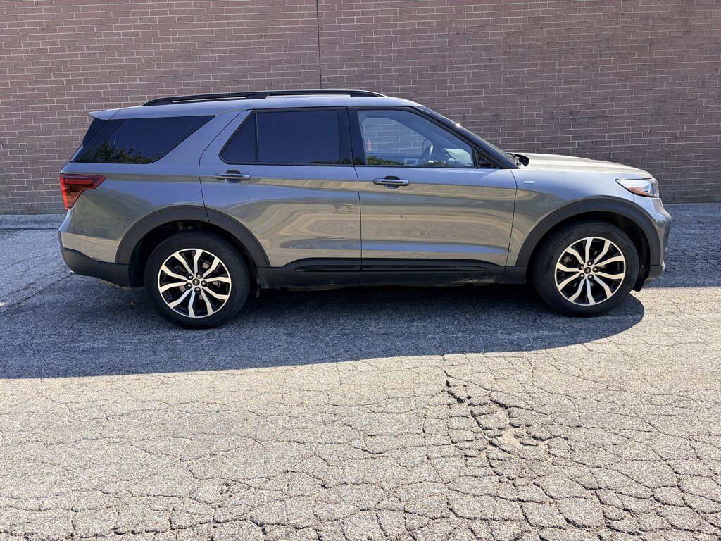 Used 2023 Carbonized Gray Metallic Ford ST-Line image 6