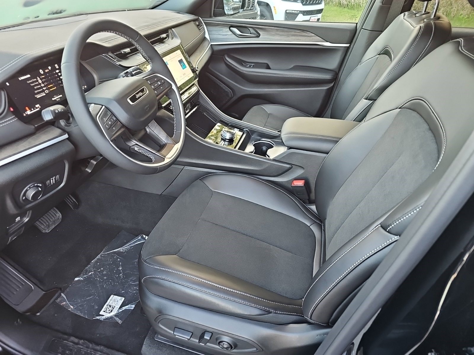 New 2027 High Gloss Black Jeep Laredo Altitude image 16