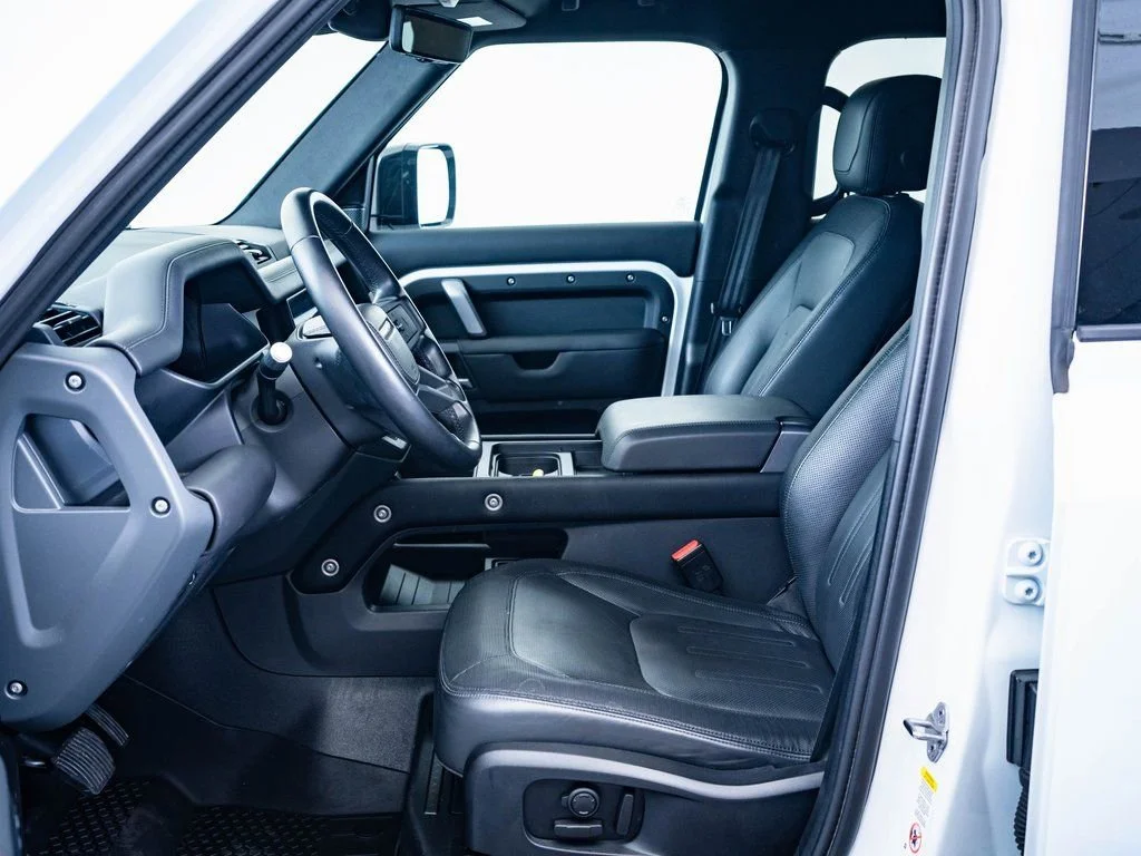 Used 2021 Fuji White Land Rover X-Dynamic HSE image 4