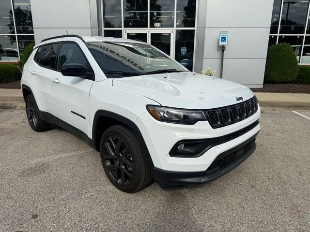 New 2026 Bright White Clear-Coat Exterior Paint Jeep Latitude image 9