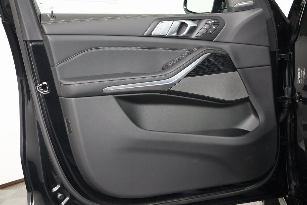 New 2027 Black Sapphire Metallic BMW xDrive40i image 8