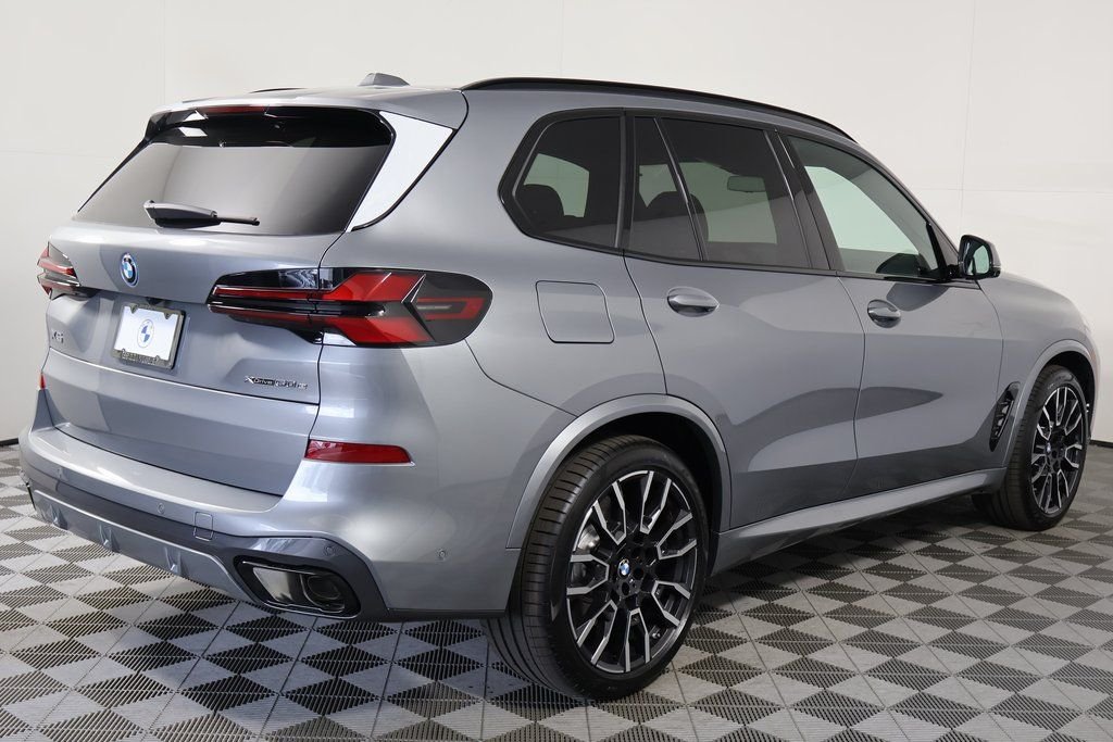 New 2026 Skyscraper Grey Metallic BMW xDrive50e image 2