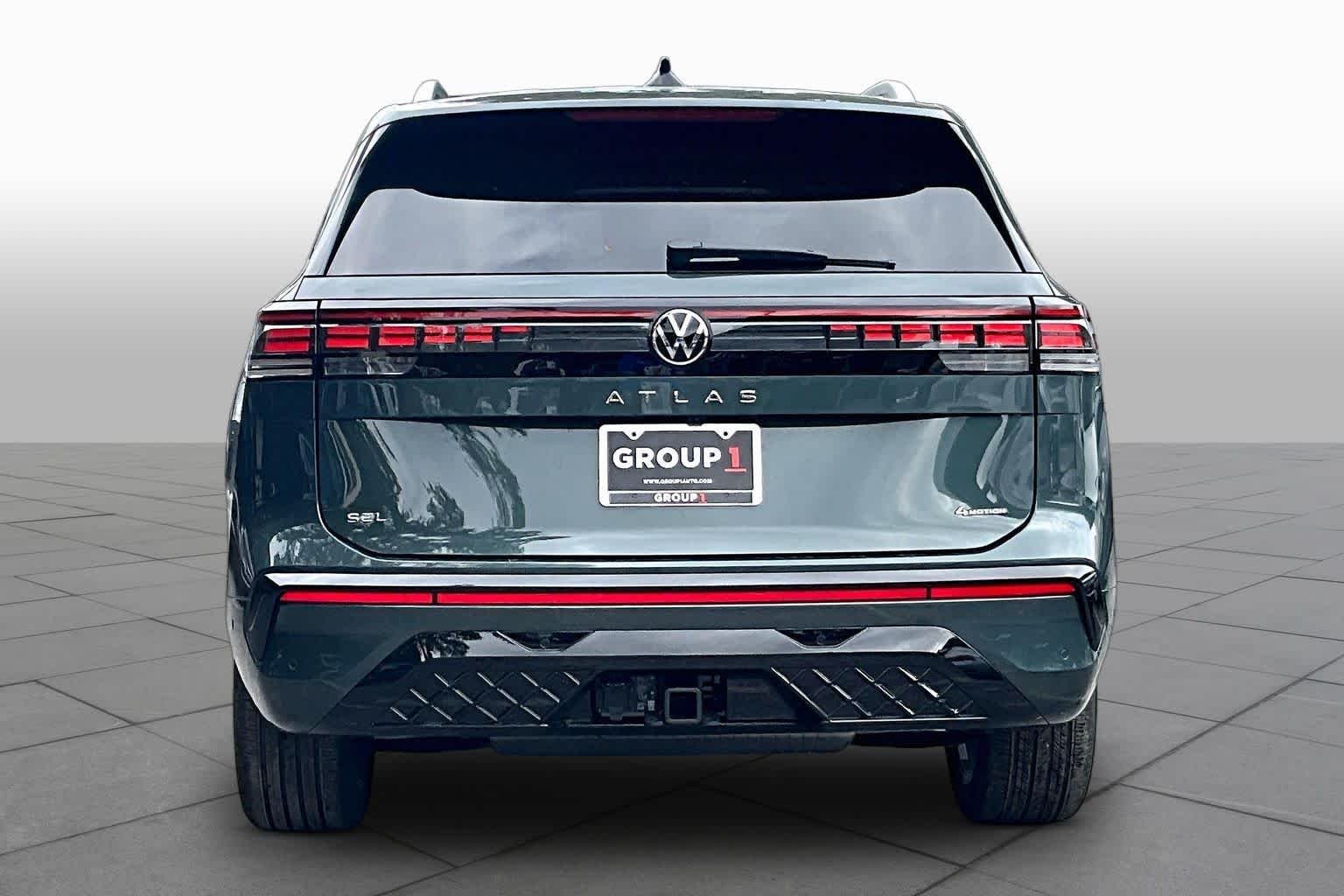 New 2027 Sacramento Gree Volkswagen SEL Premium R-Line image 4