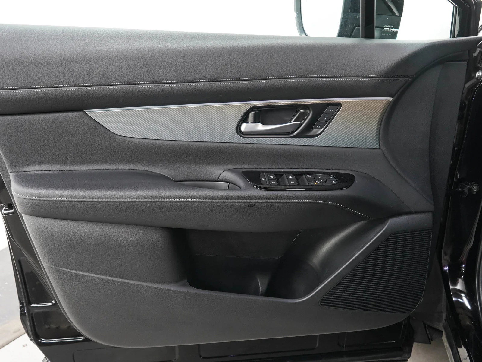 Used 2026 Super Black Nissan SL image 21