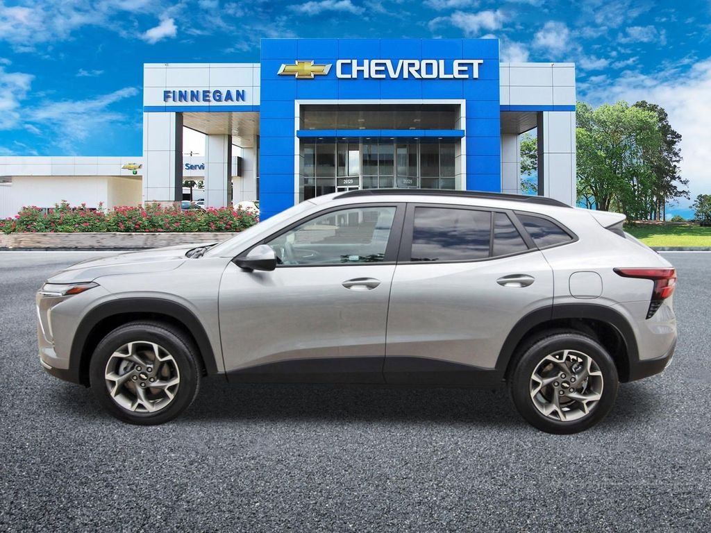 Used 2025 Gray Chevrolet LT image 4