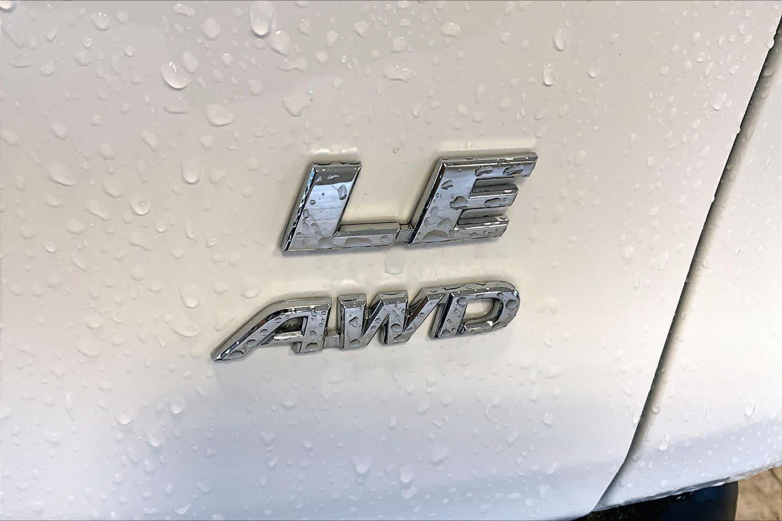 Used 2025 Ice Toyota LE image 10