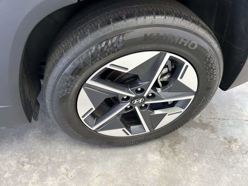 Used 2025 Silver Hyundai SEL image 9