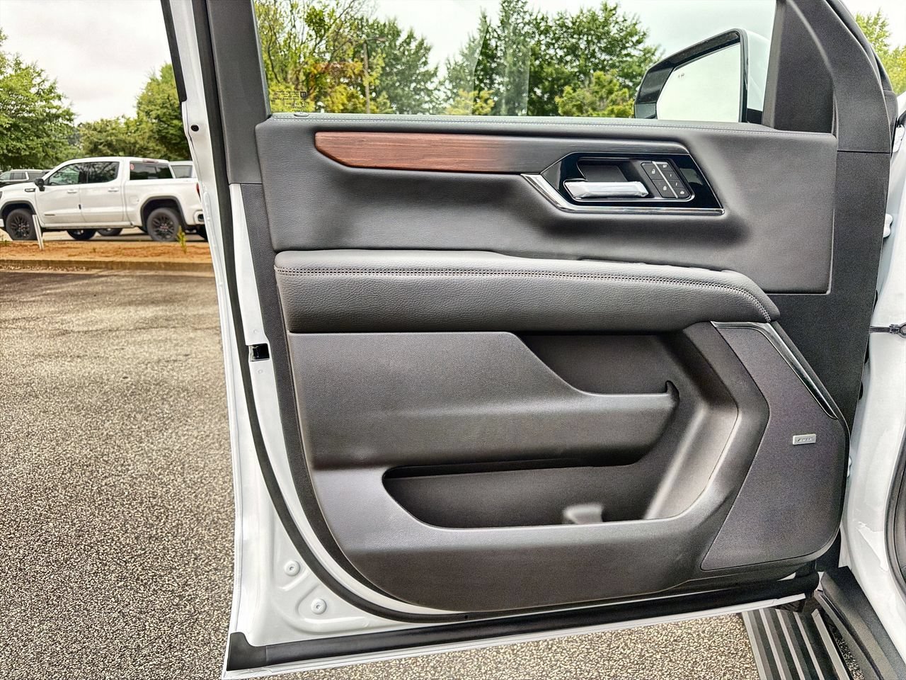 2026 GMC Yukon Denali - Photo 18