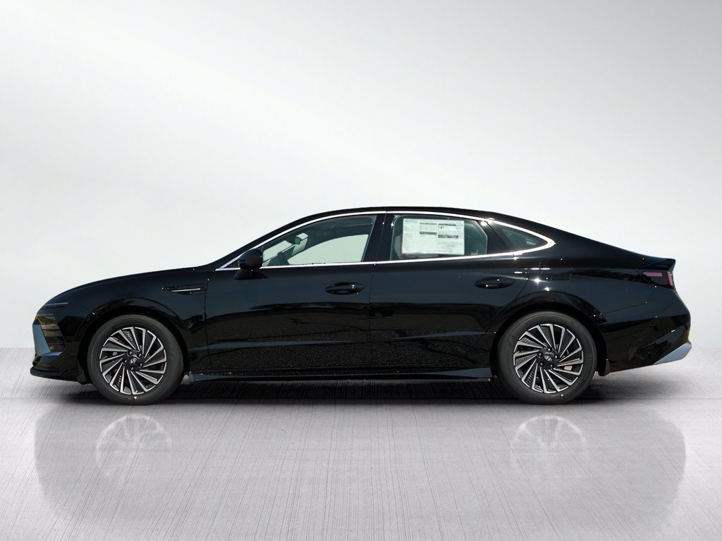 New 2026 Abyss Black Hyundai SEL FWD image 4