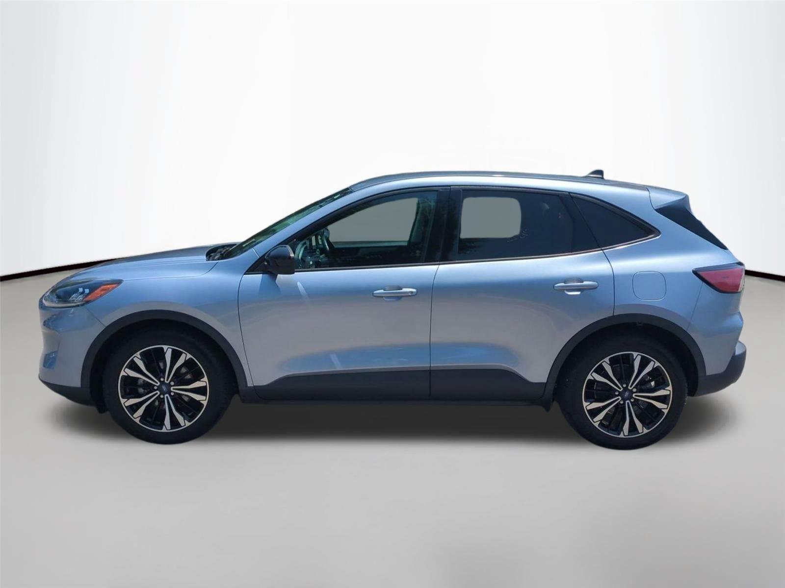Used 2022 Iced Blue Silver Ford SE image 2