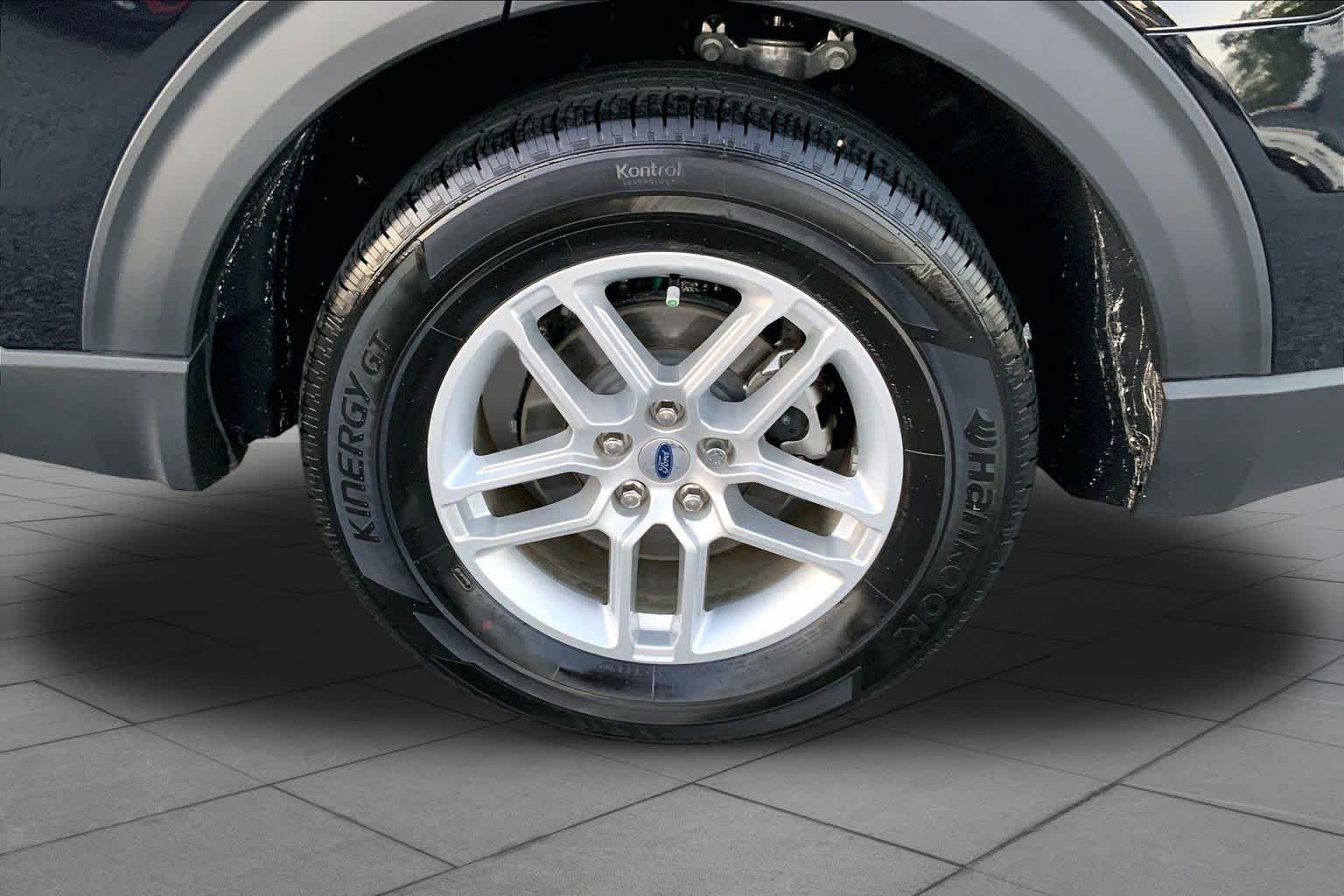 Used 2025 Agate Black Metallic Ford Active image 10