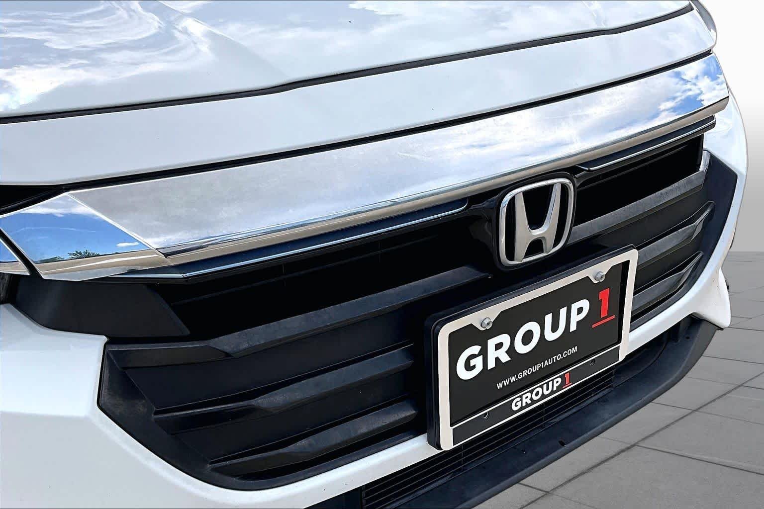 Used 2022 Platinum White Pearl Honda EX image 26