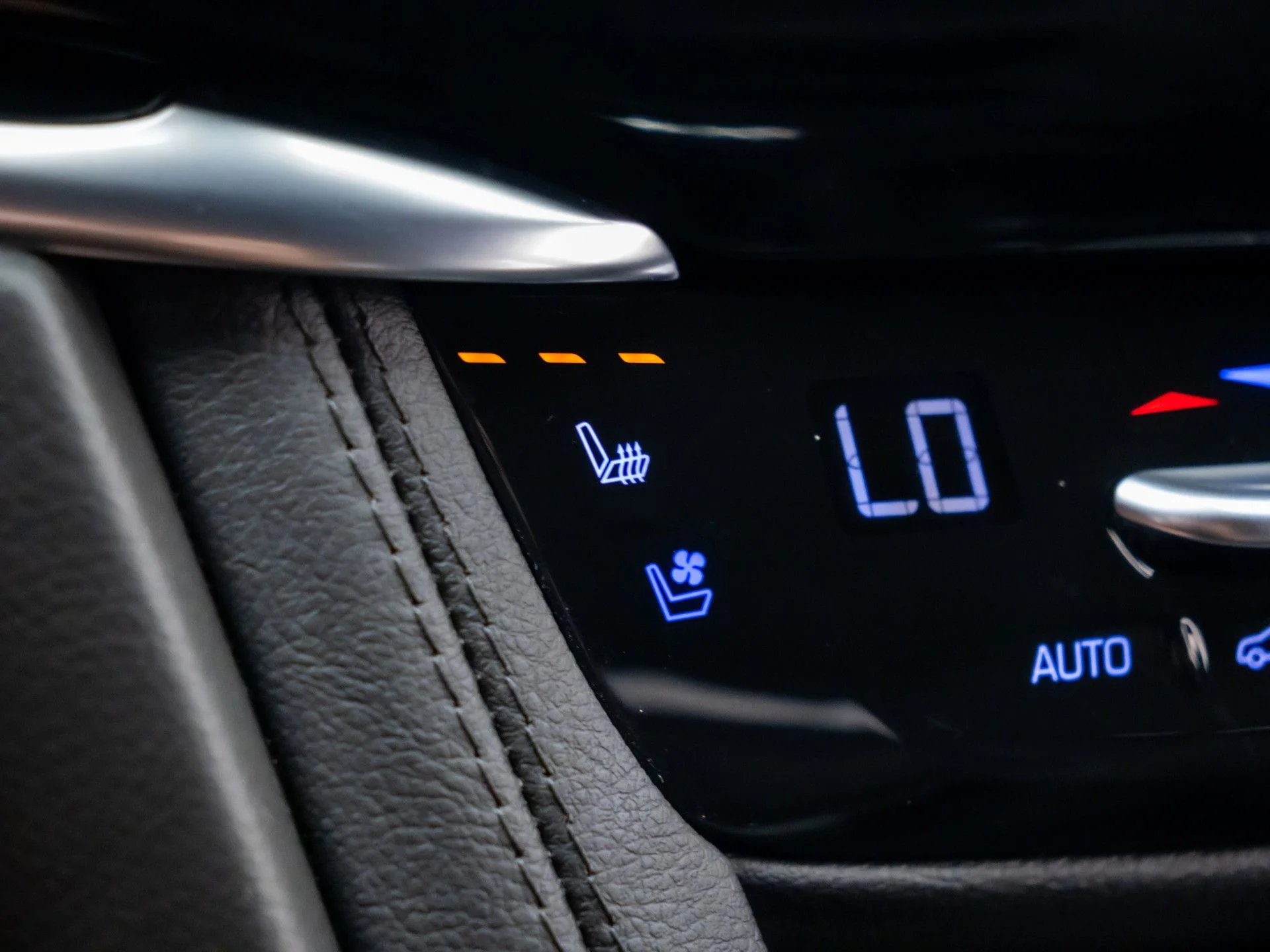 Used 2025 Black Cadillac Premium Luxury image 27
