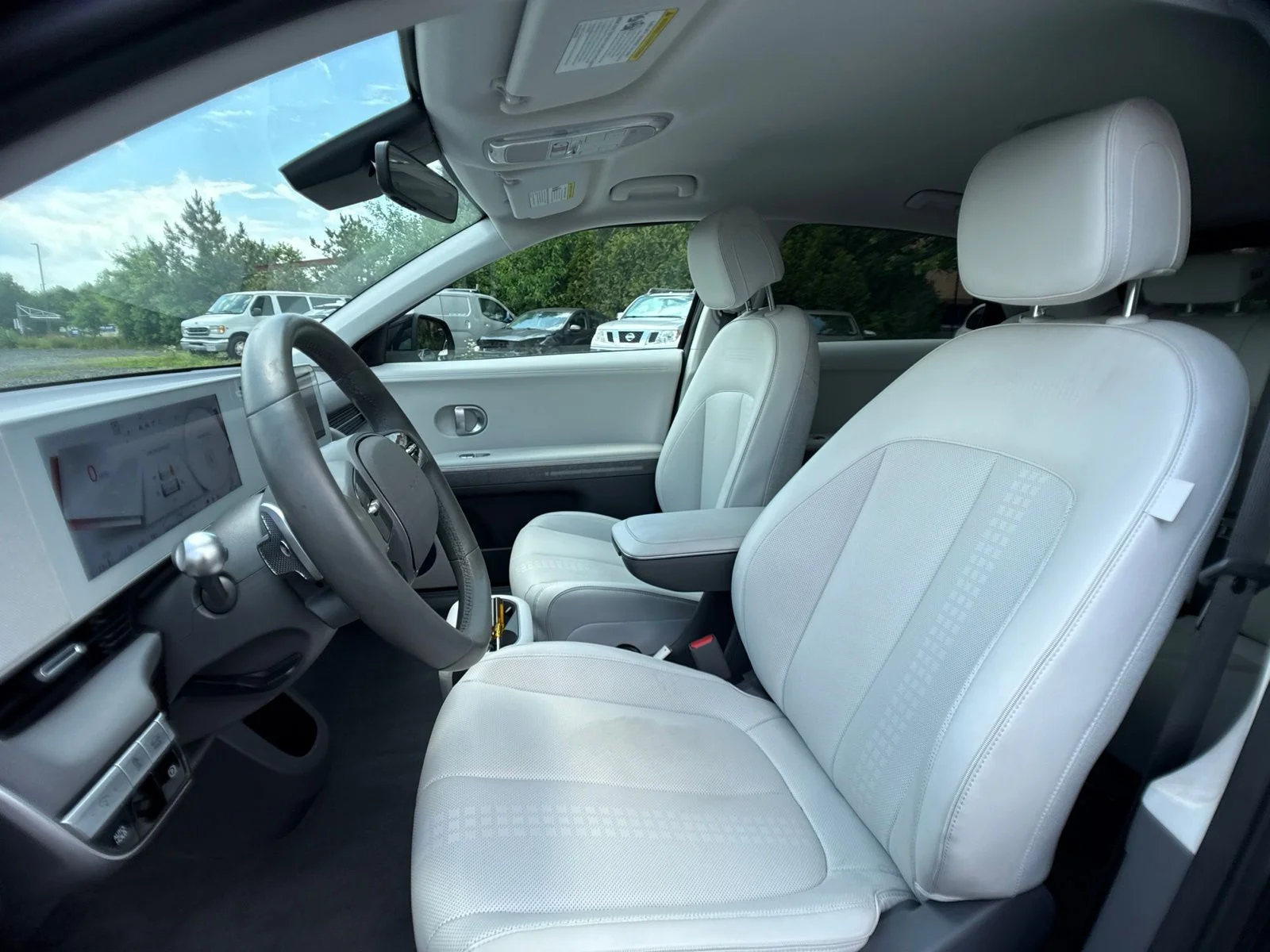 Used 2023 Black Hyundai SEL image 10