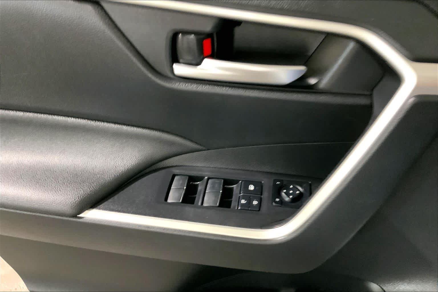 Used 2023 Ice Cap Toyota SE image 34