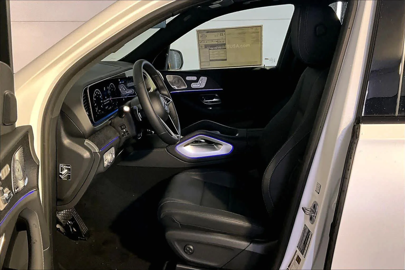 New 2026 MANUFAKTUR Moonlight White Magno Mercedes-Benz GLE 350 image 13