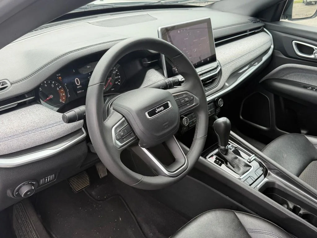 Used 2024 White Jeep Latitude image 18