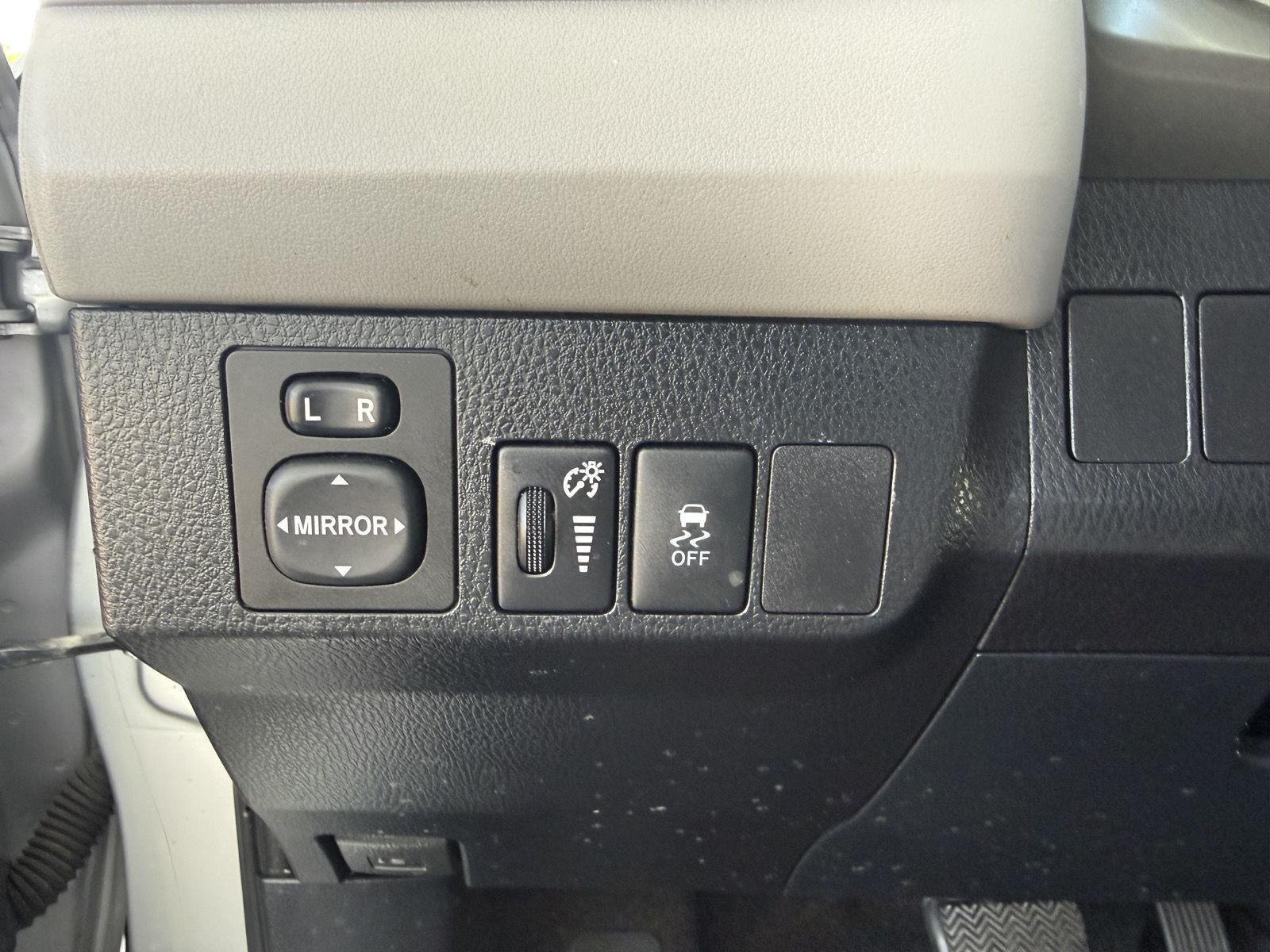 Used 2014 Classic Silver Metallic Toyota LE image 15