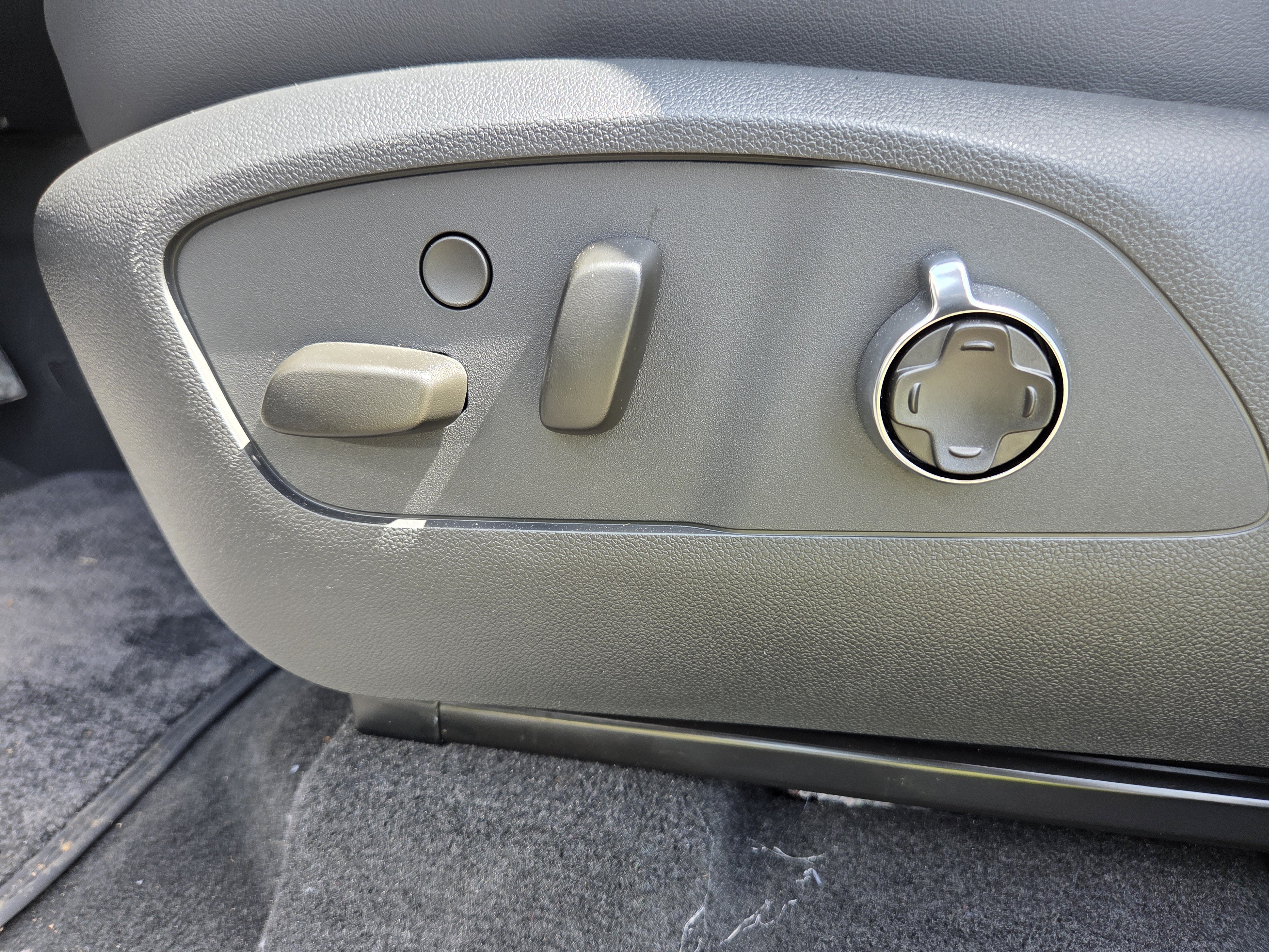 New 2026 Ebony Twilight Metallic Buick Avenir image 21