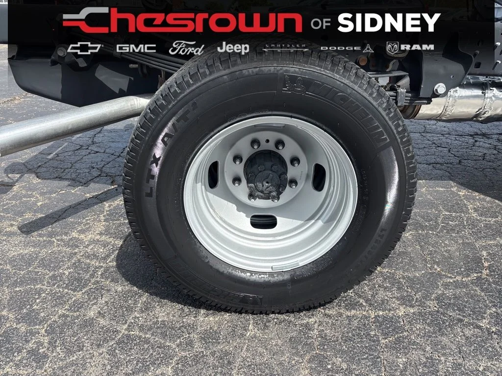 Used 2025 White Ford XL image 11