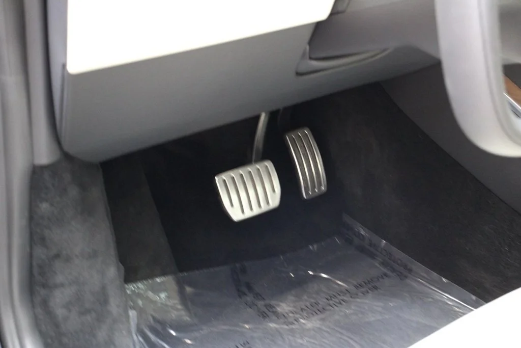 Used 2022 Solid Black Tesla Base image 54
