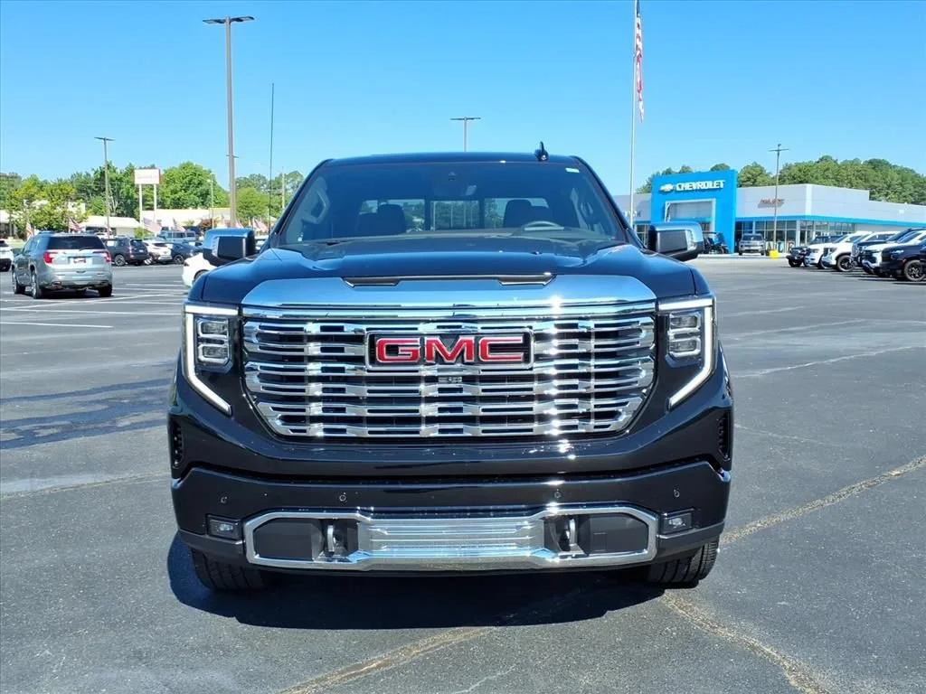 Used 2025 Onyx Black GMC Denali image 2