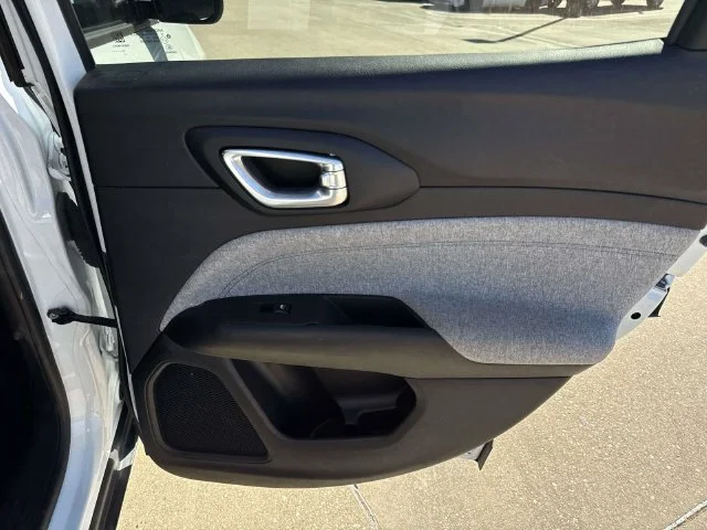Used 2025 White Jeep Latitude image 18