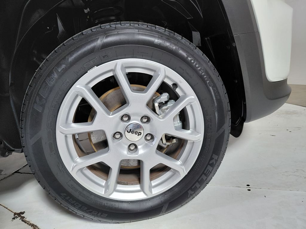 Certified Used 2023 White Jeep Latitude image 8