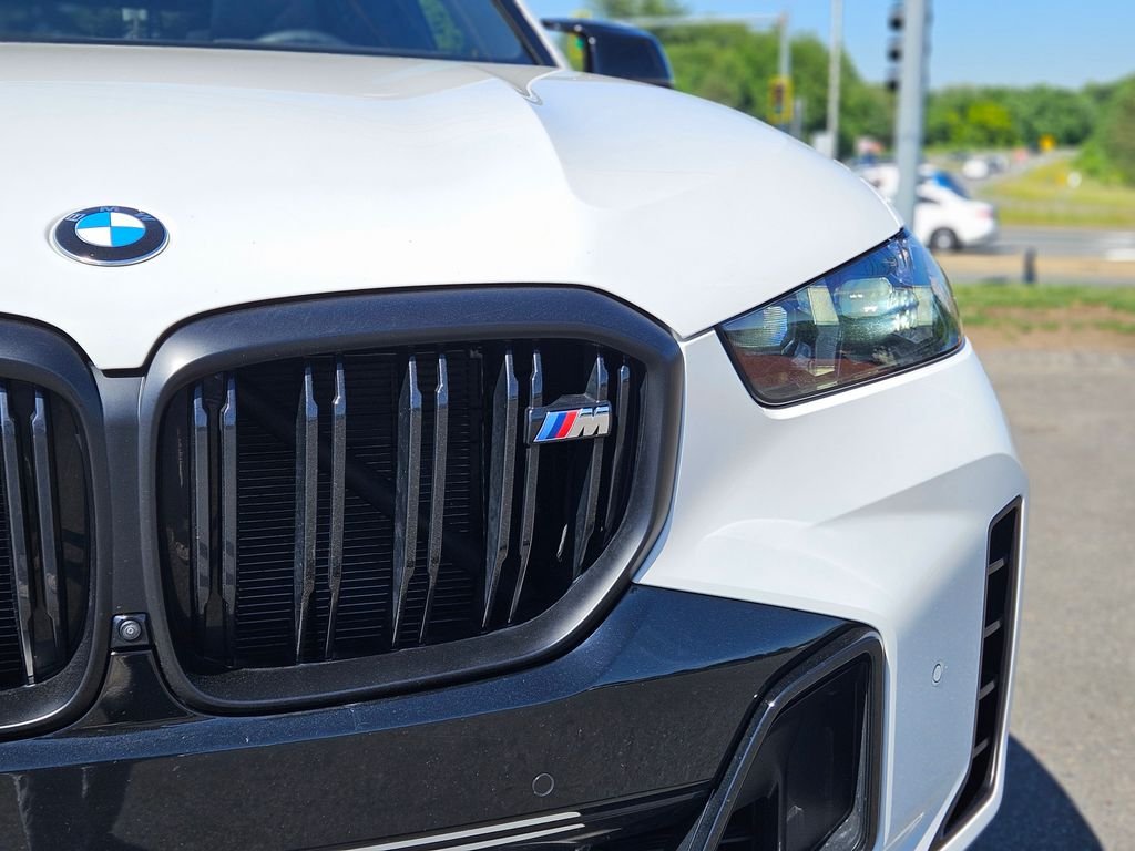 Certified Used 2025 Alpine White BMW M60i image 10