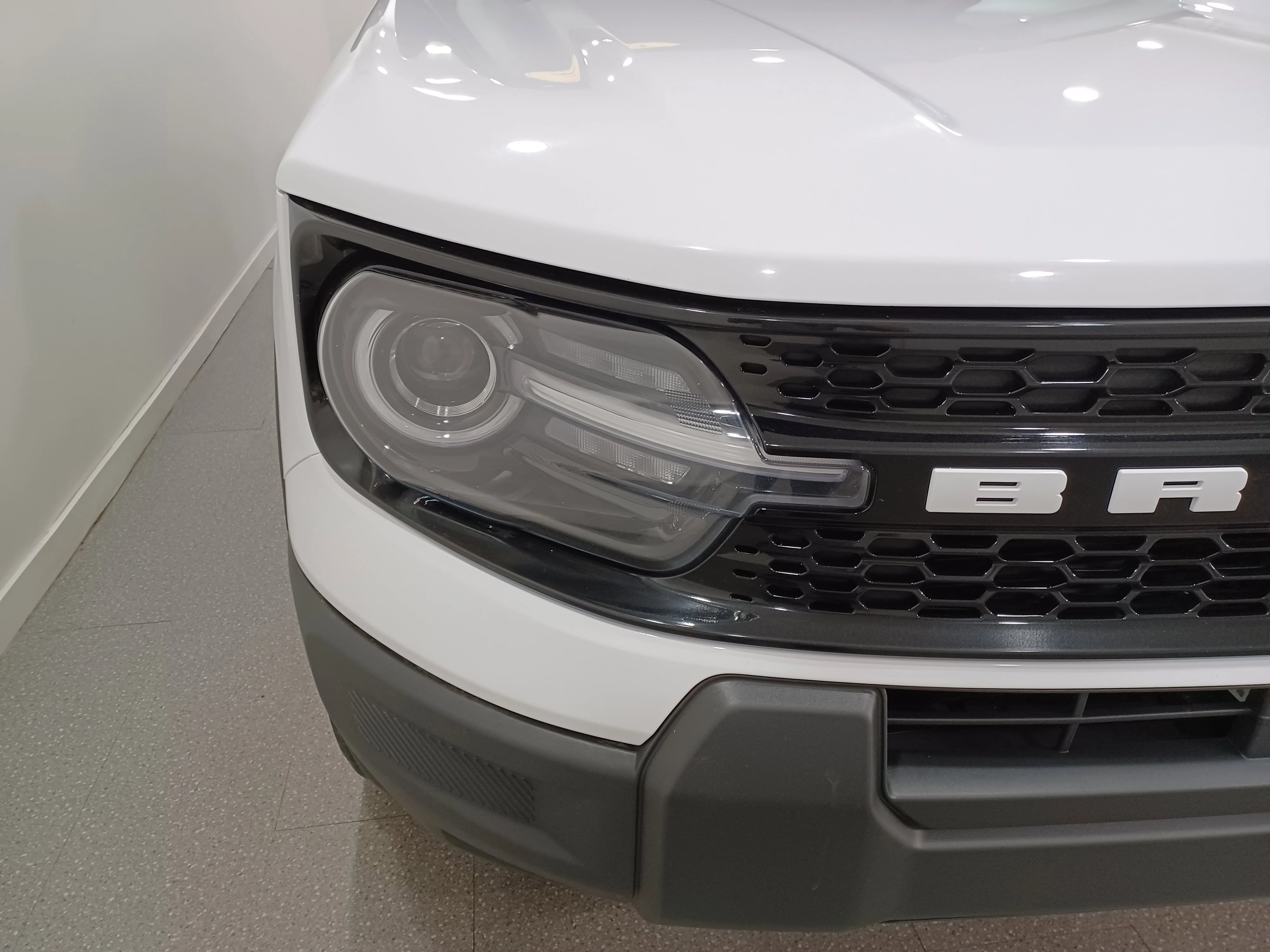 Certified Used 2025 Oxford White Ford Outer Banks 4x4*Adaptive Cruise | Remote Start | Htd Leather | Htd Wheel | Lane Keep Assist image 4