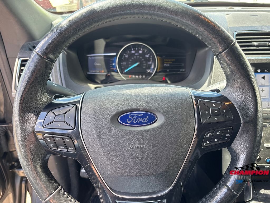 Used 2017 Gray Ford Limited image 13