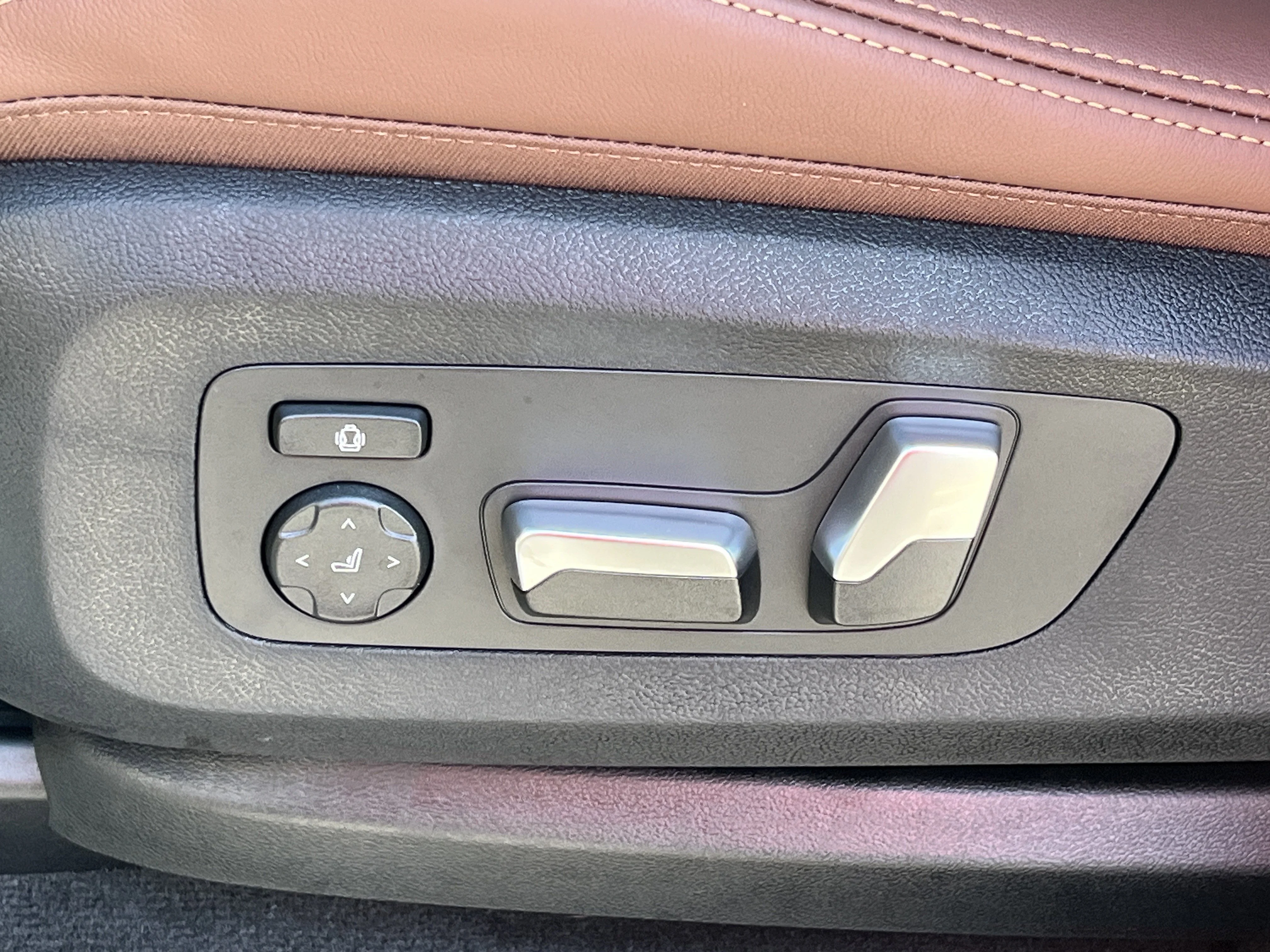 New 2026 Black Sapphire Metallic BMW xDrive40i image 19