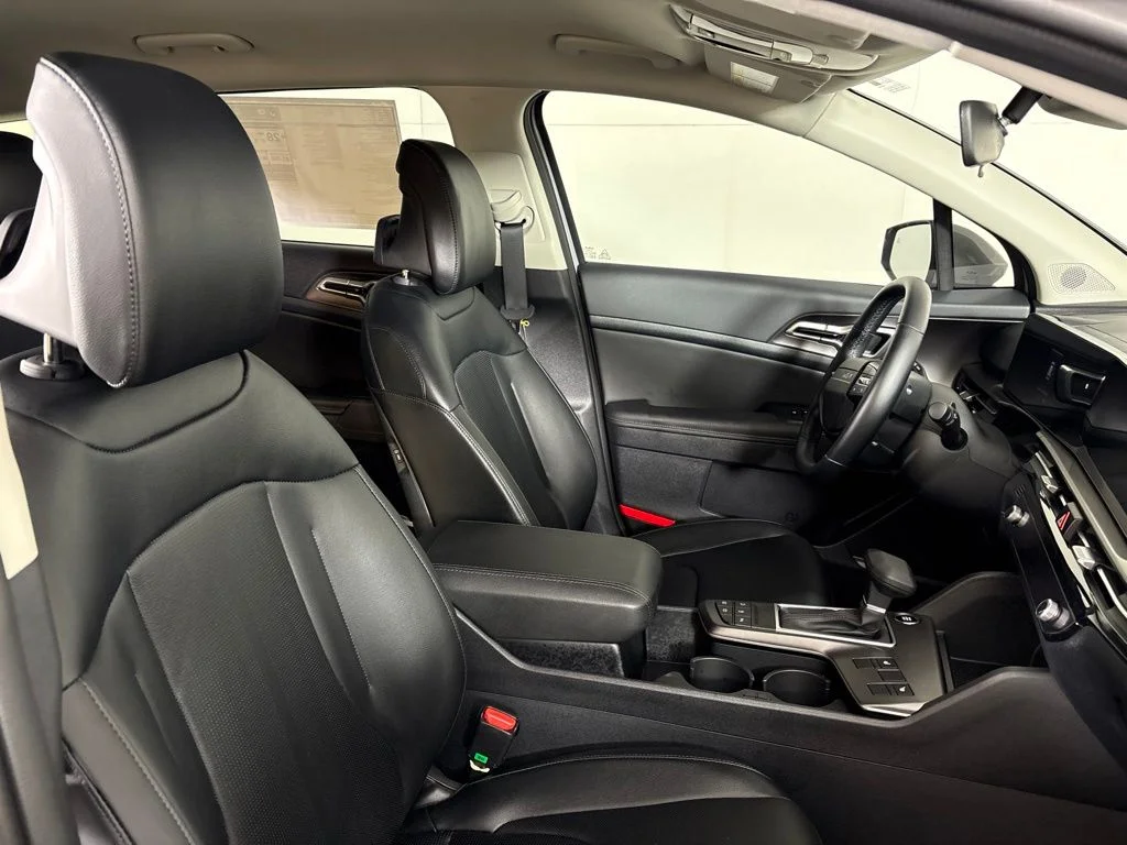New 2026 Wolf Gray Kia EX image 18