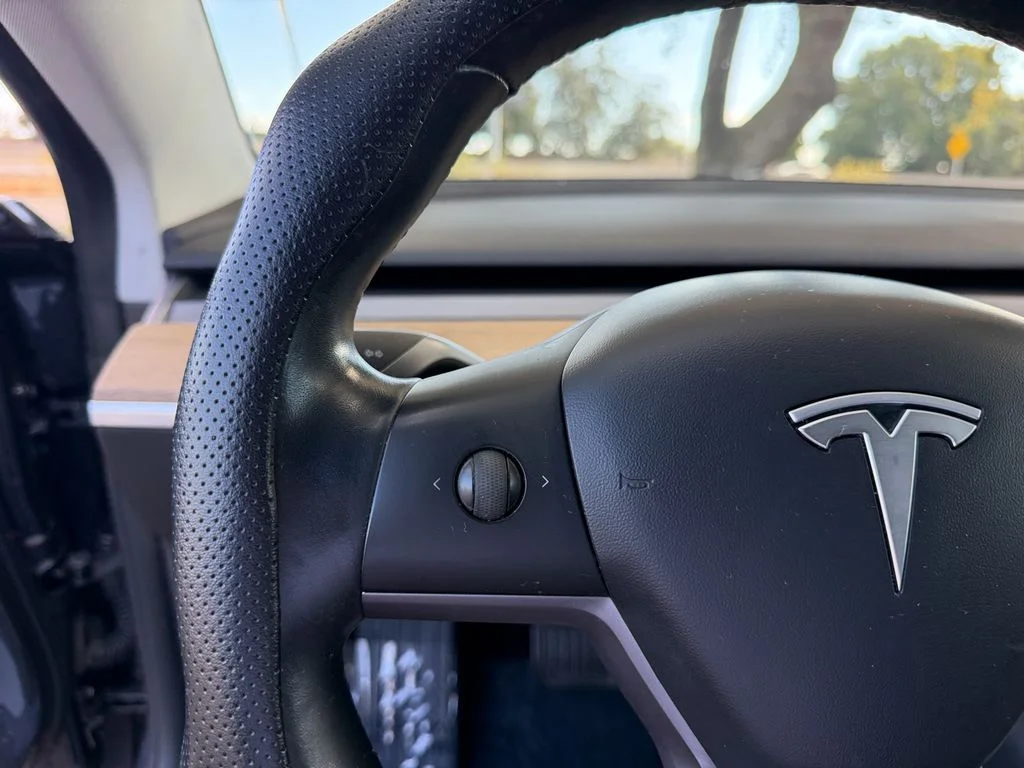Used 2019  Tesla Long Range image 15
