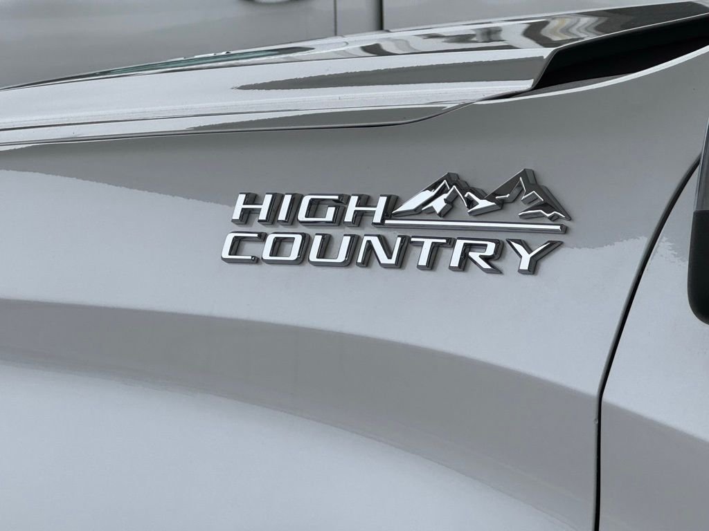 Used 2025 Beige Chevrolet High Country image 5