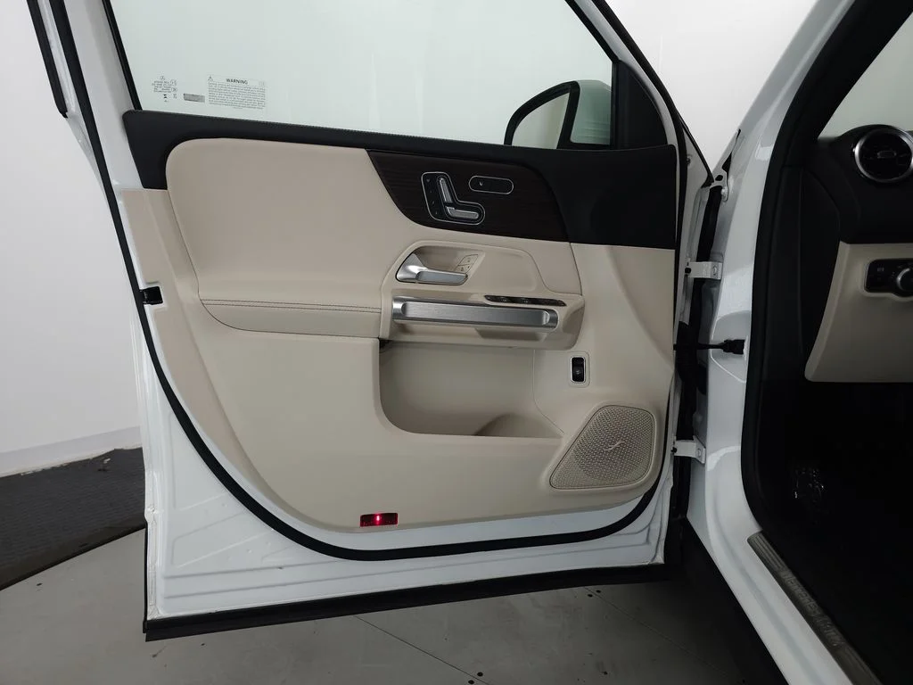 Certified Used 2026 Polar White Mercedes-Benz GLB 250 image 5