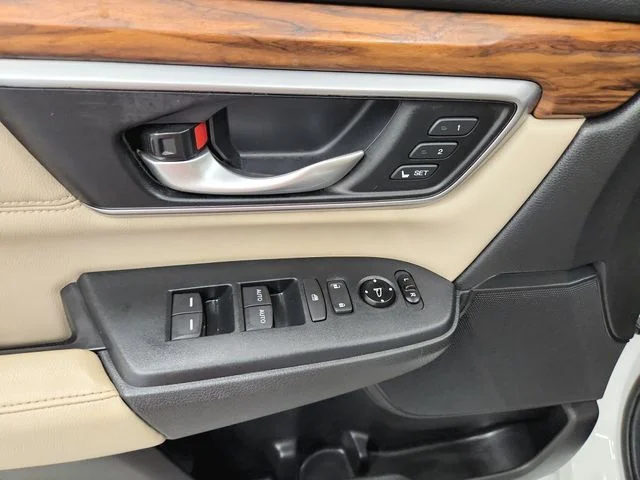 Used 2017 White Honda Touring image 27