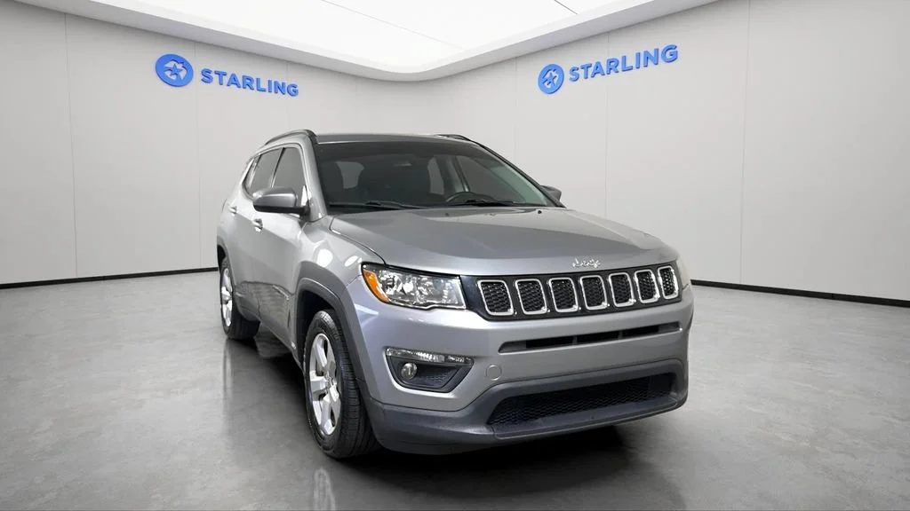 Used 2020 Silver Jeep Latitude FWD image 14