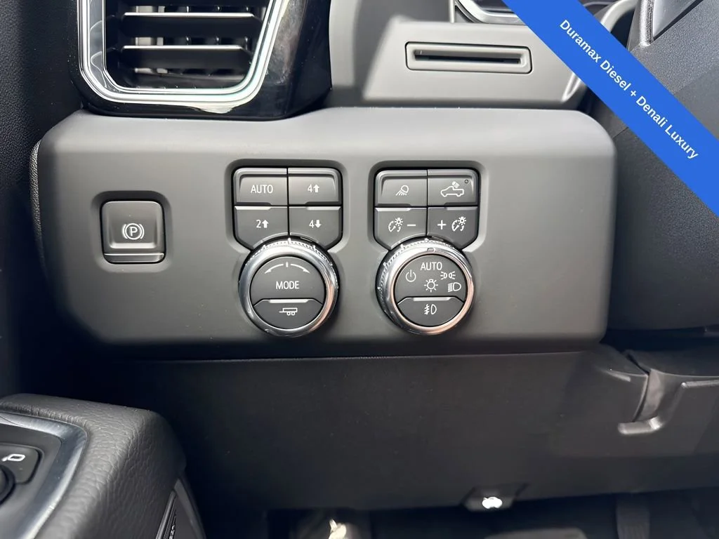 Used 2024 Onyx Black GMC Denali image 28