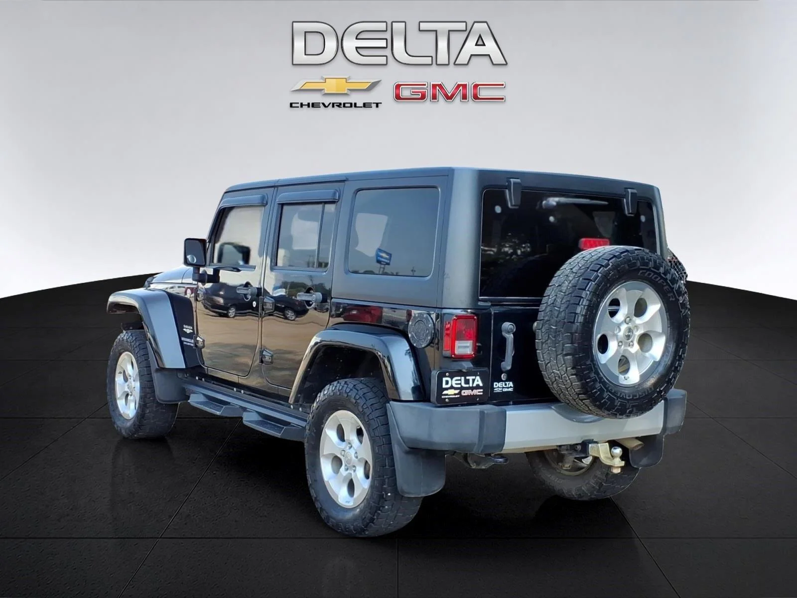 Used 2015 Black Jeep Sahara image 3