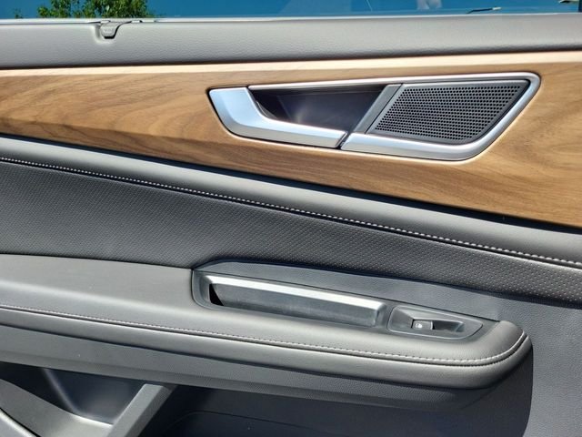 New 2026 Silver Volkswagen SE w/Technology image 15