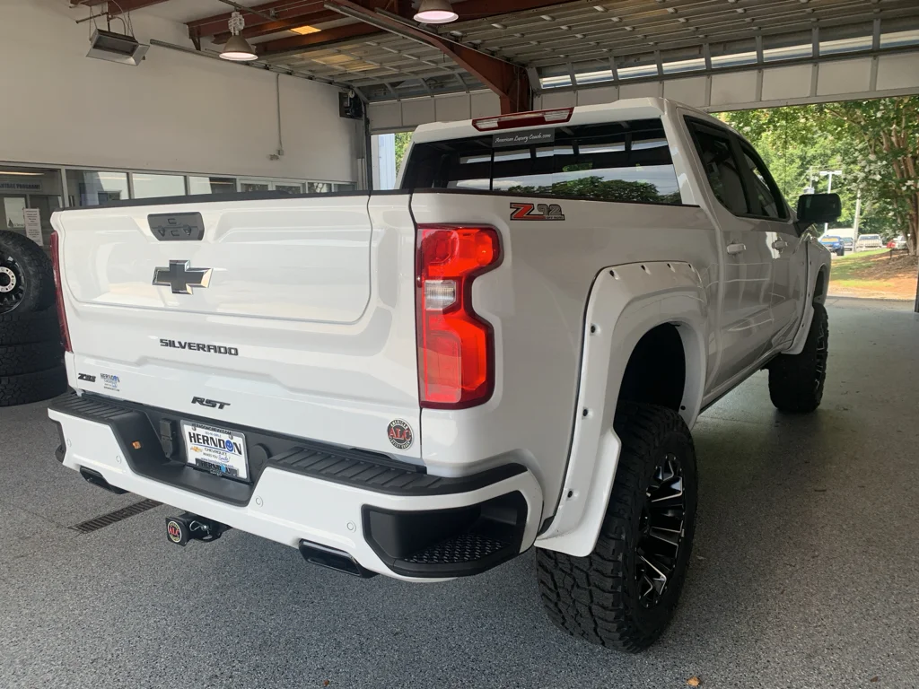 New 2026 Summit White Chevrolet RST image 9