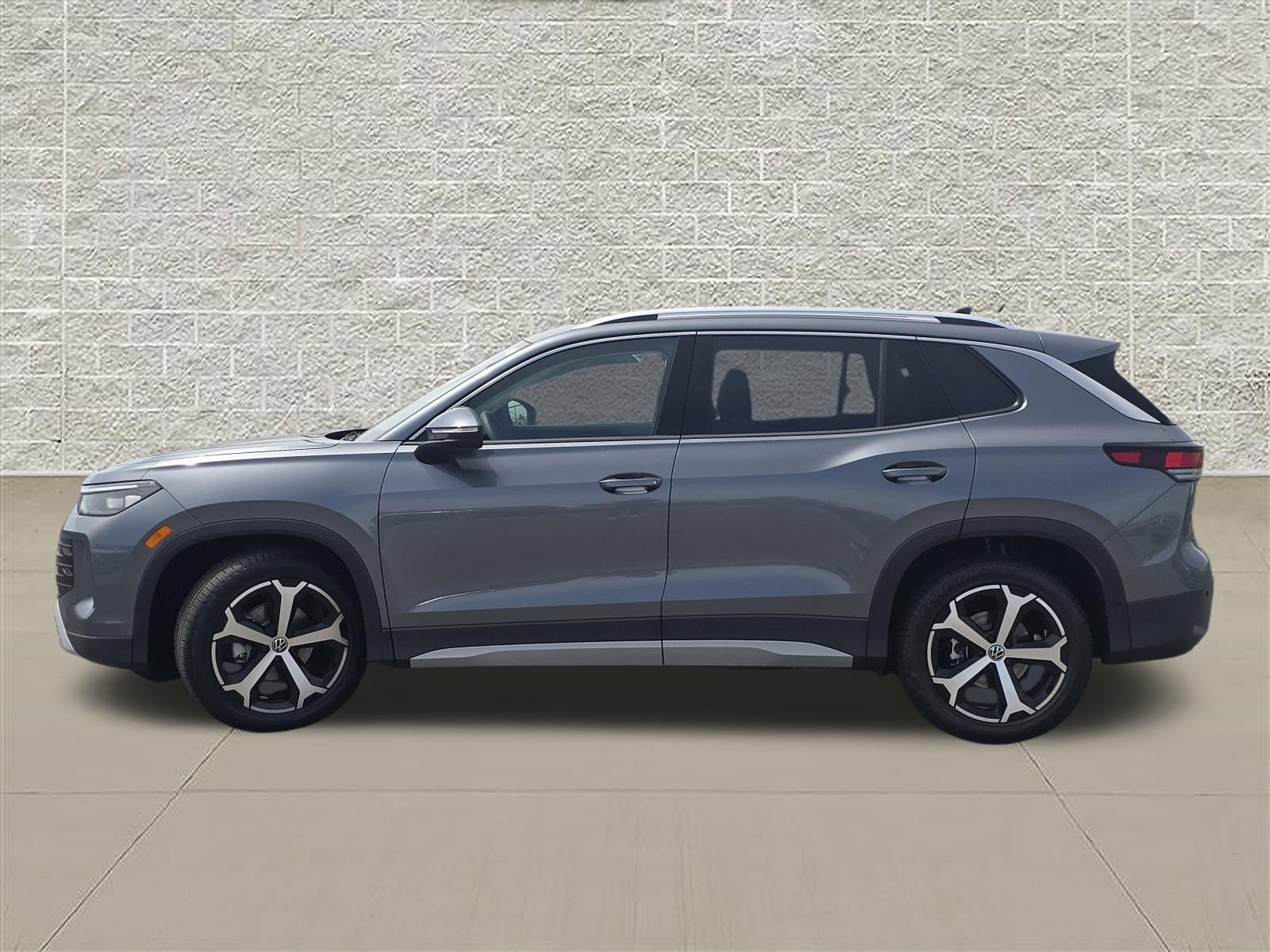 New 2026 Platinum Gray Metallic Volkswagen SE image 4