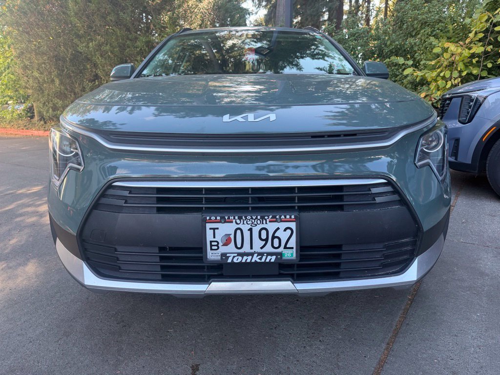Used 2025 Cityscape Green Kia EX image 7