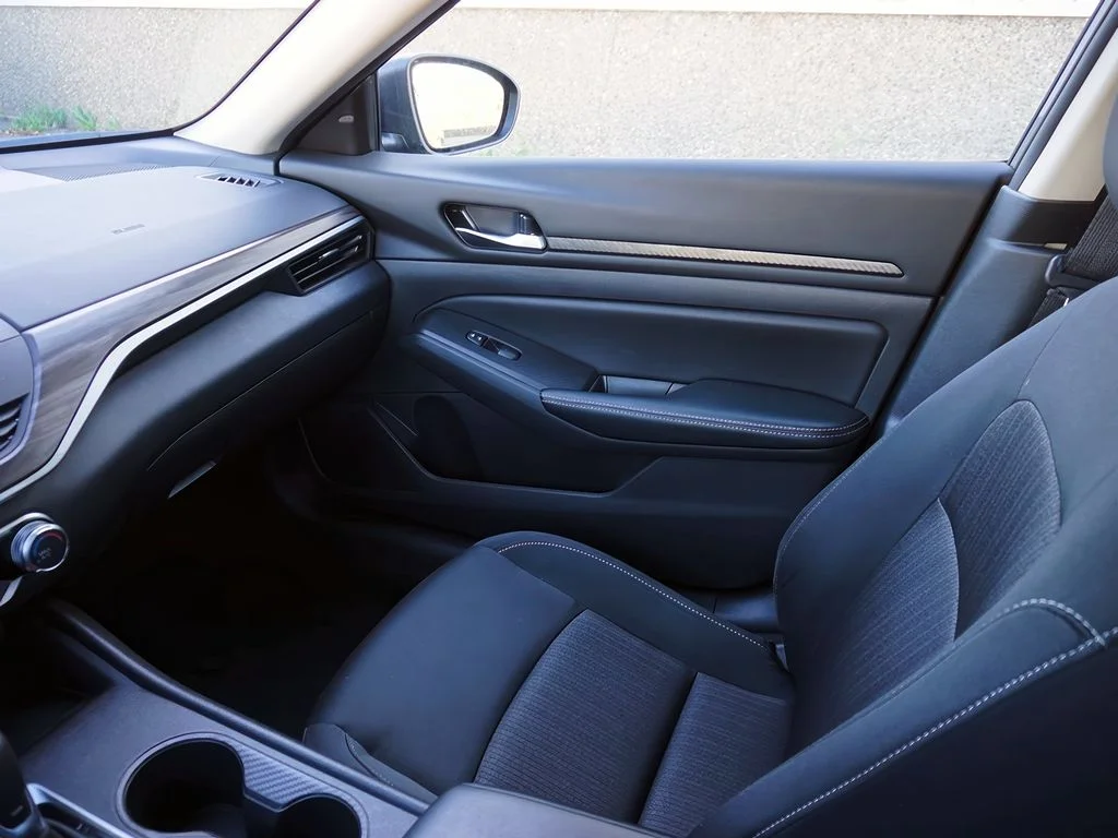 2025 Nissan Altima SV - Photo 36