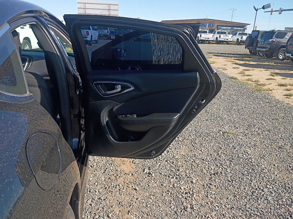 Used 2016 Black Clearcoat Chrysler Limited image 14